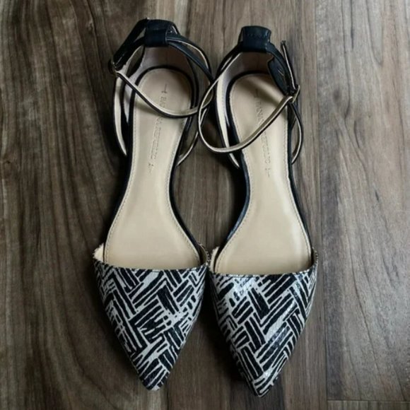Banana Republic Black and White Print Strap Flats 8.5 - Picture 1 of 5